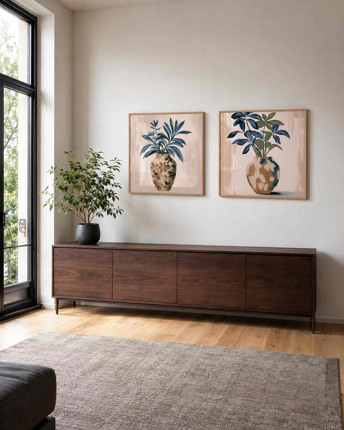 Interieurpresentatie van een tweedelige vierkante posterset met planten in vazen