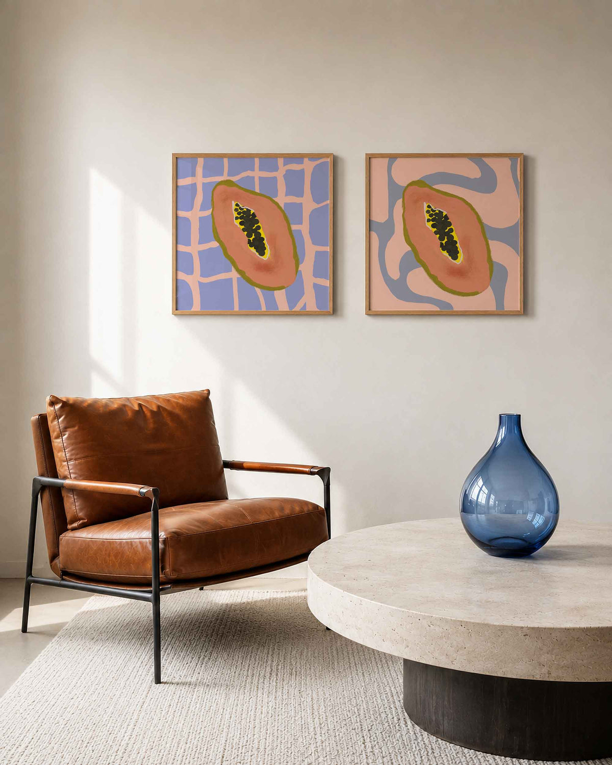 Interieurpresentatie van een tweedelige vierkante posterset met papaya illustratie
