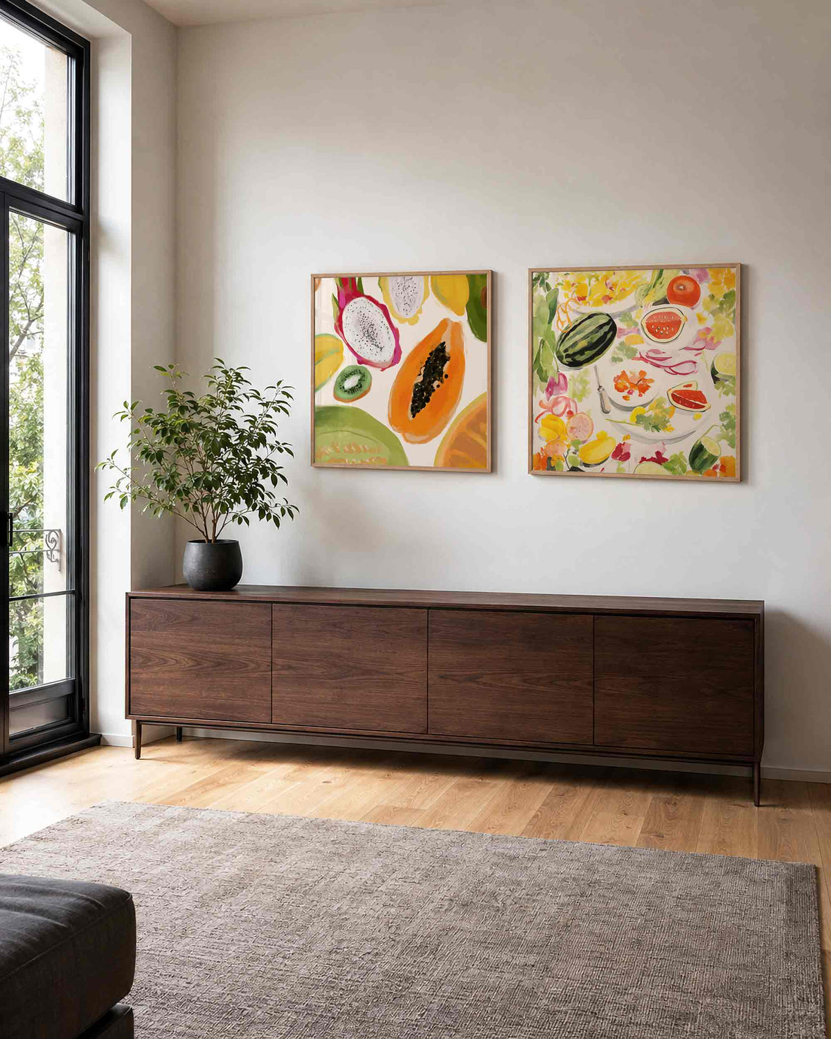 Interieurpresentatie van een tweedelige vierkante posterset met fruit en watermeloen