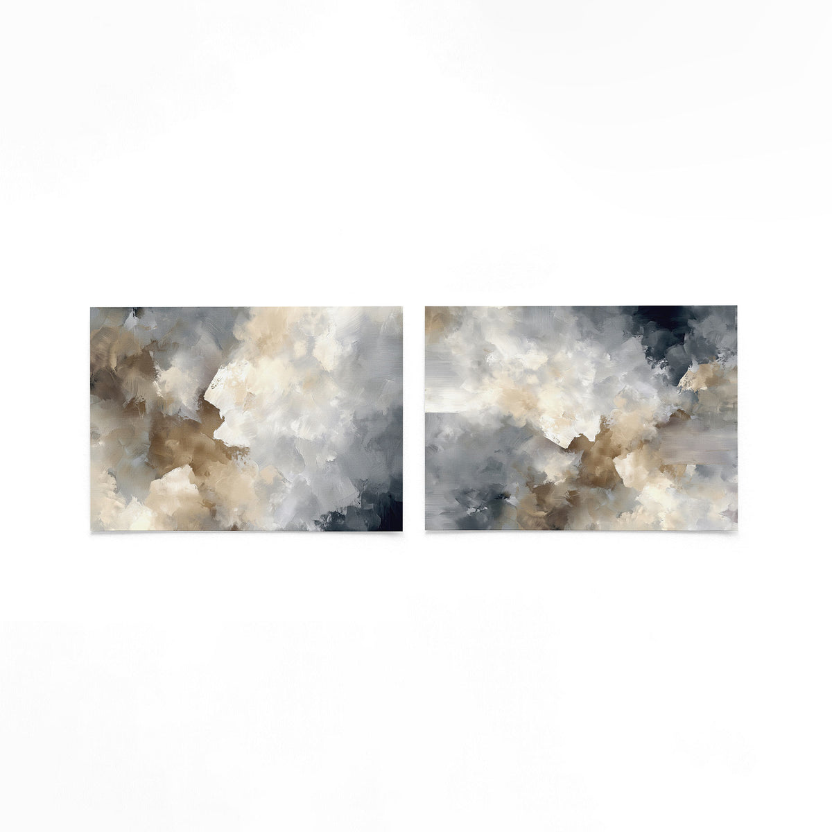 Twee liggende posters met een zachte mengeling van beige, wit en grijs op een gebroken witte achtergrond