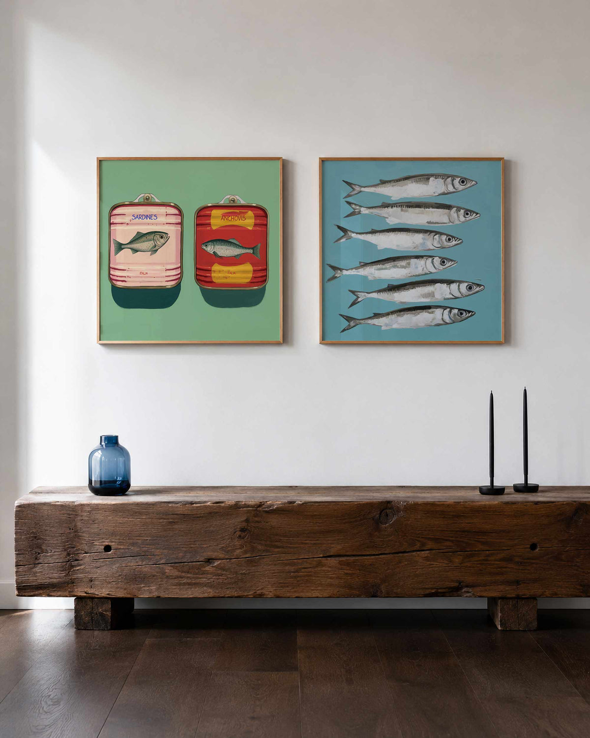 Interieurpresentatie van een tweedelige vierkante posterset met sardines en ansjovis