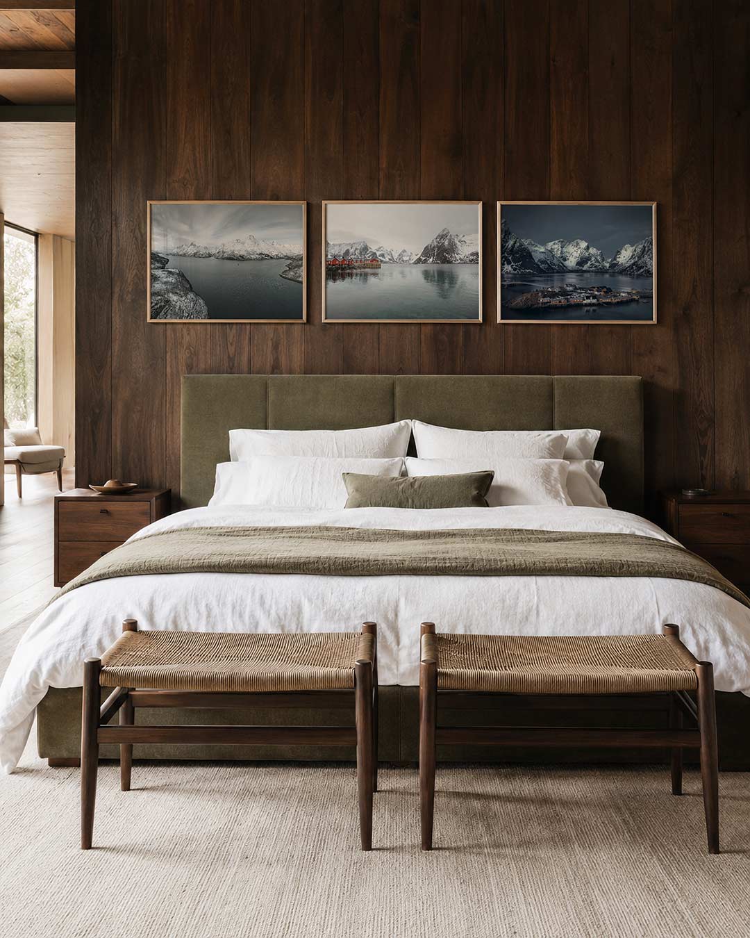 Interieur met liggend fotografisch drieluik stilte aan de fjord – Gerald Emming