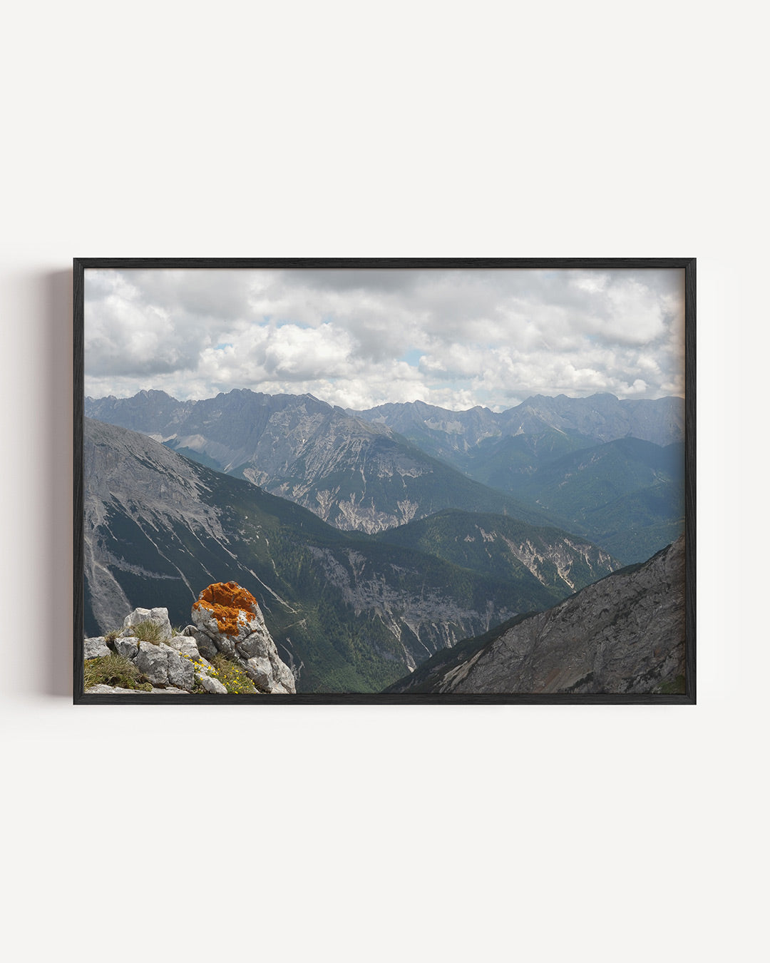 Berglandschap met wolken Poster
